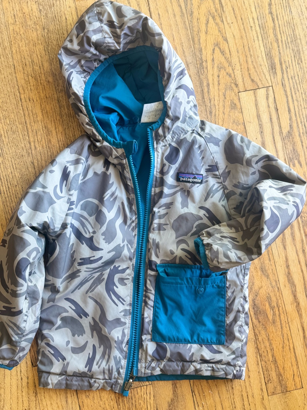 Reversible Patagonia Gray Camo/bright blue Hooded Kids Jacket